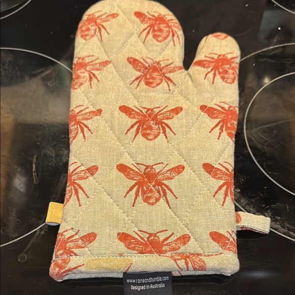 Beige and Orange Bee Oven Mitt - Picture 1 of 4